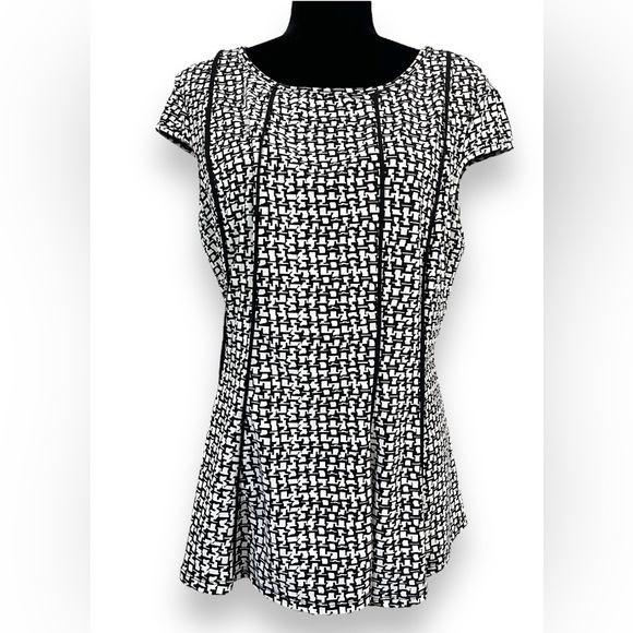 EUC La Vanya Woman Black & White Classic Stretchy Comfy Plus Size 1X Blouse - Picture 2 of 7